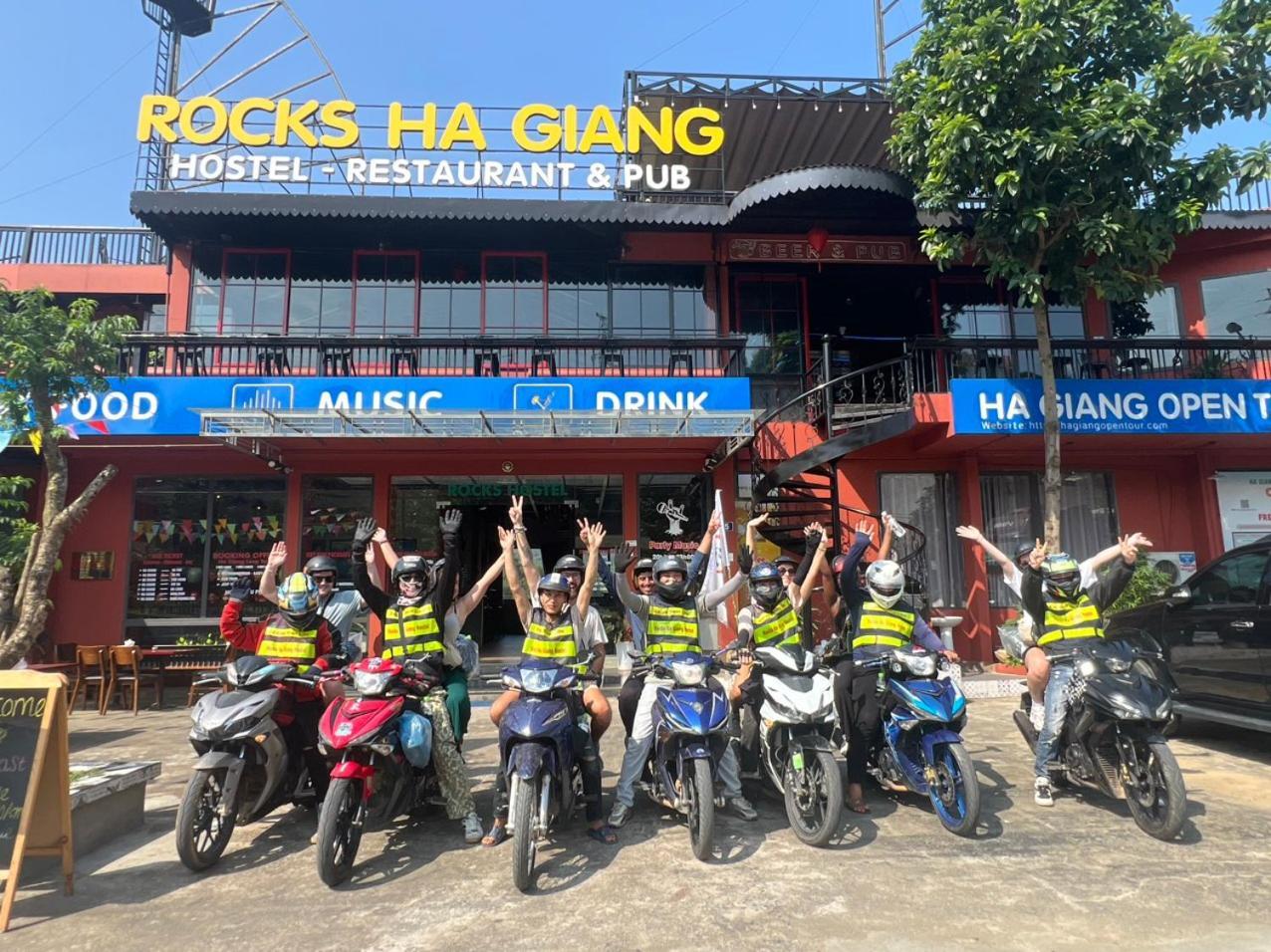 Rocks Ha Giang Hostel & Tour Екстериор снимка